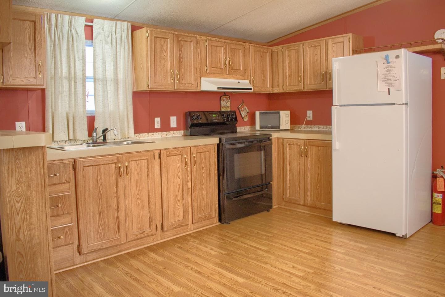 129 Saylor Street W photo 6