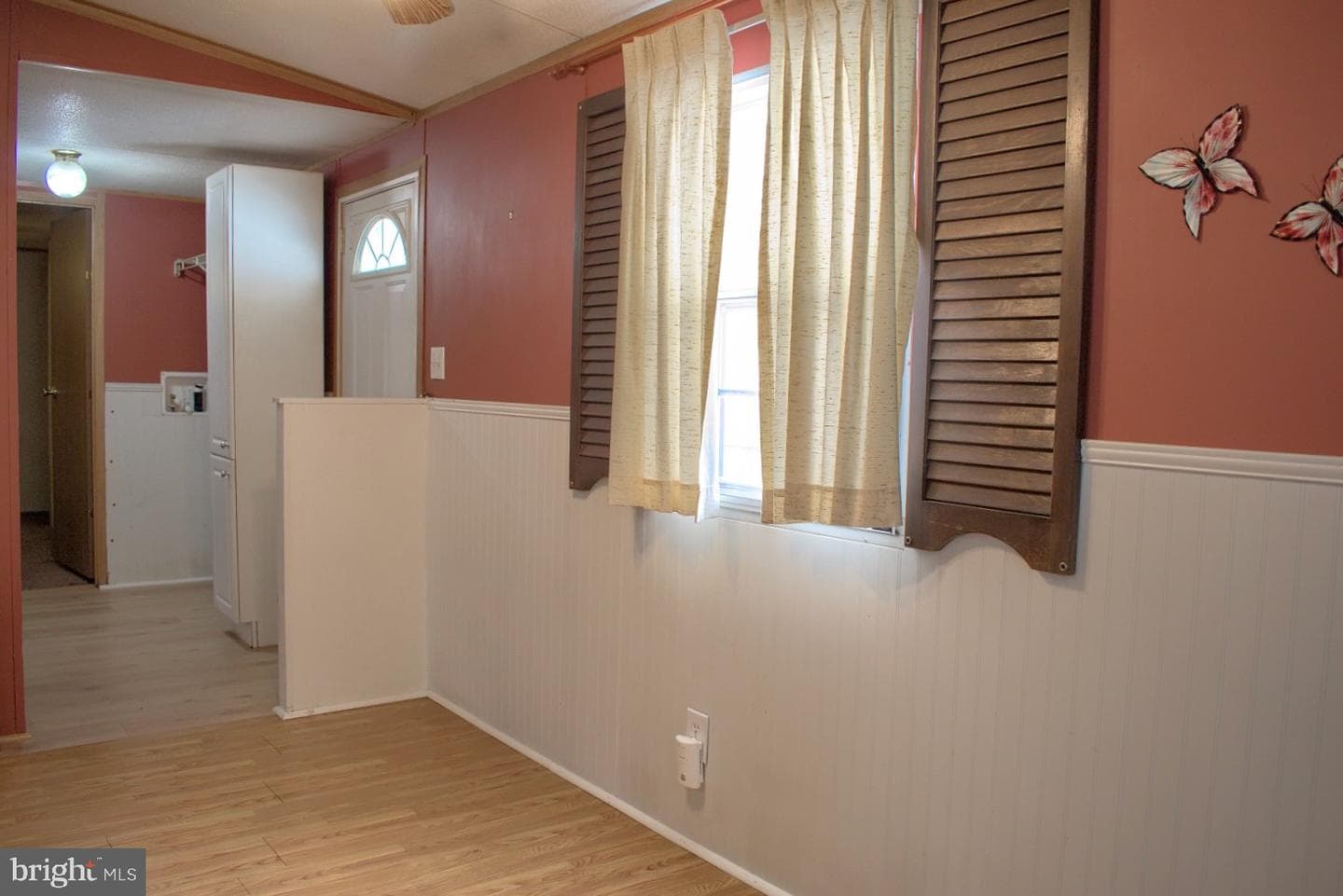 129 Saylor Street W photo 8