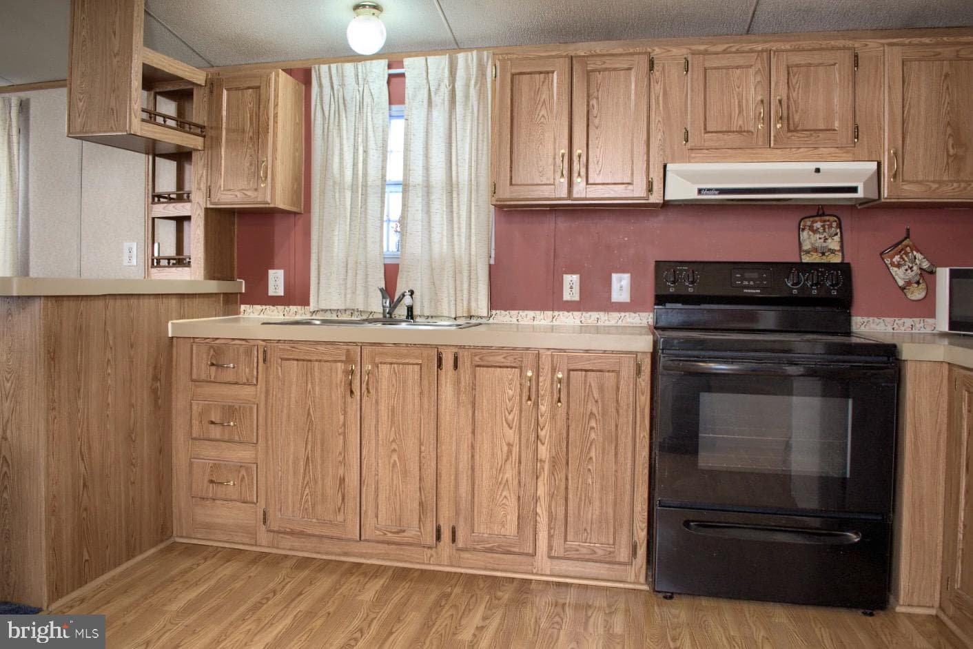 129 Saylor Street W photo 9