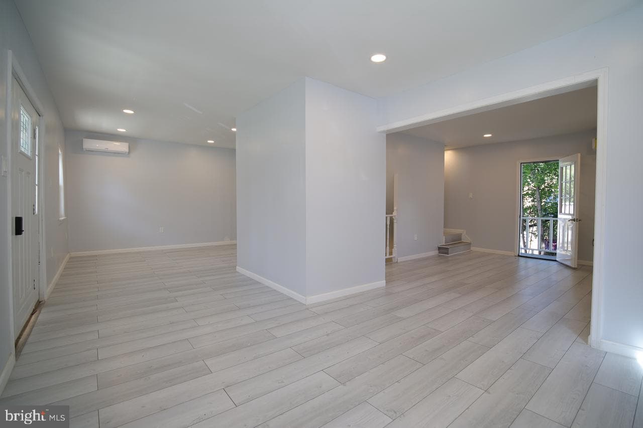 903 W Spruce Street photo 11