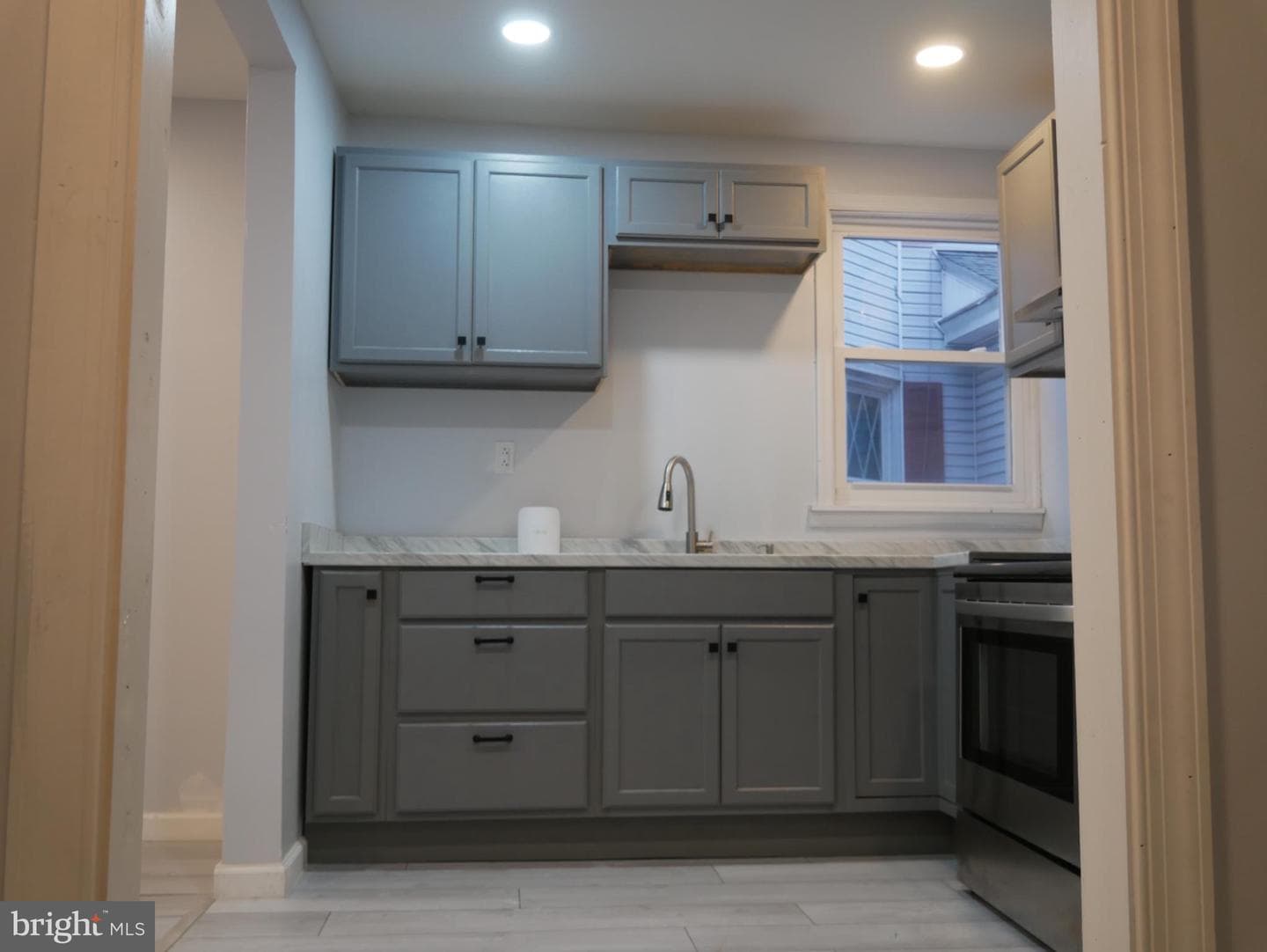903 W Spruce Street photo 13