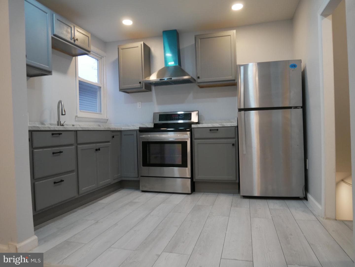 903 W Spruce Street photo 14