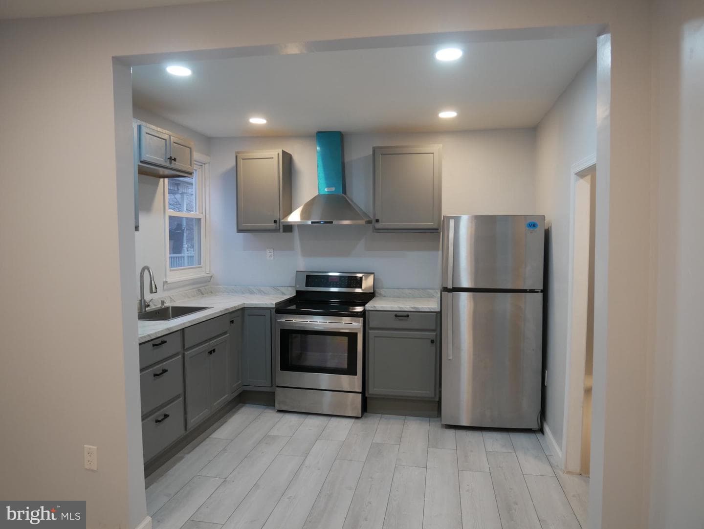 903 W Spruce Street photo 16