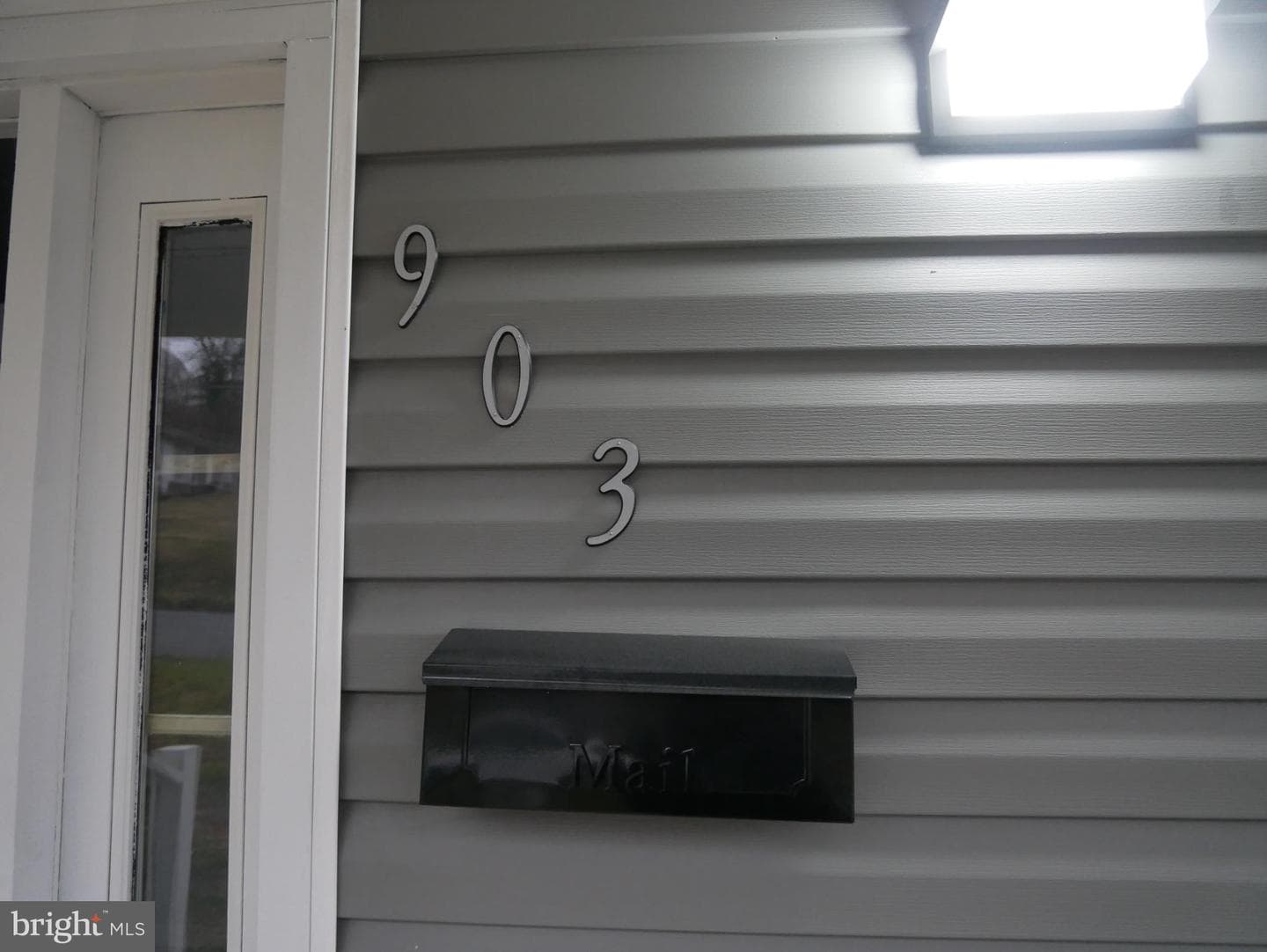 903 W Spruce Street photo 4