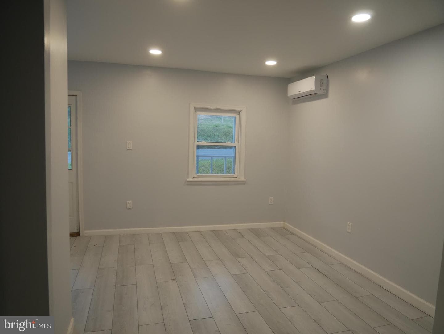 903 W Spruce Street photo 6