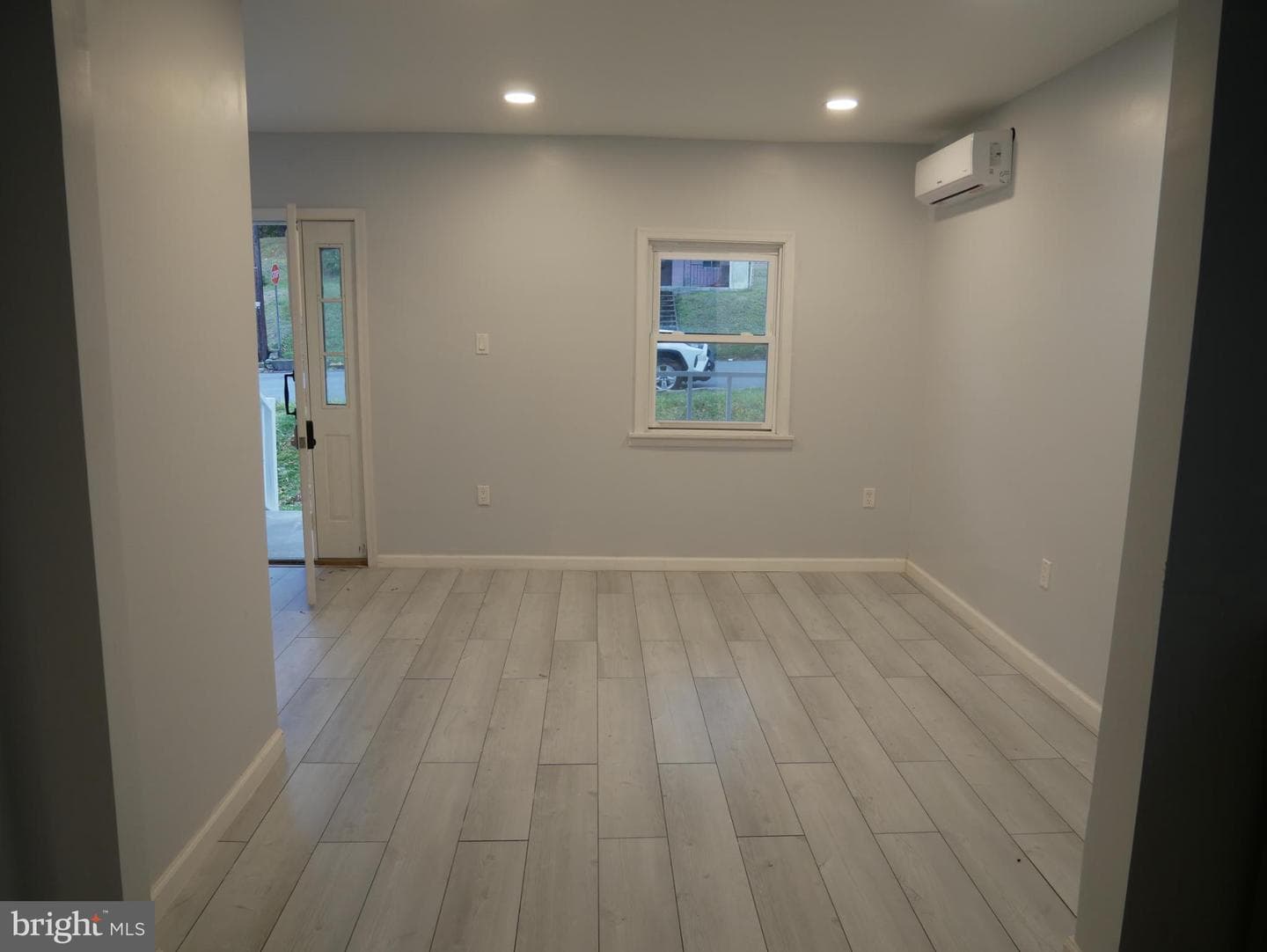 903 W Spruce Street photo 7