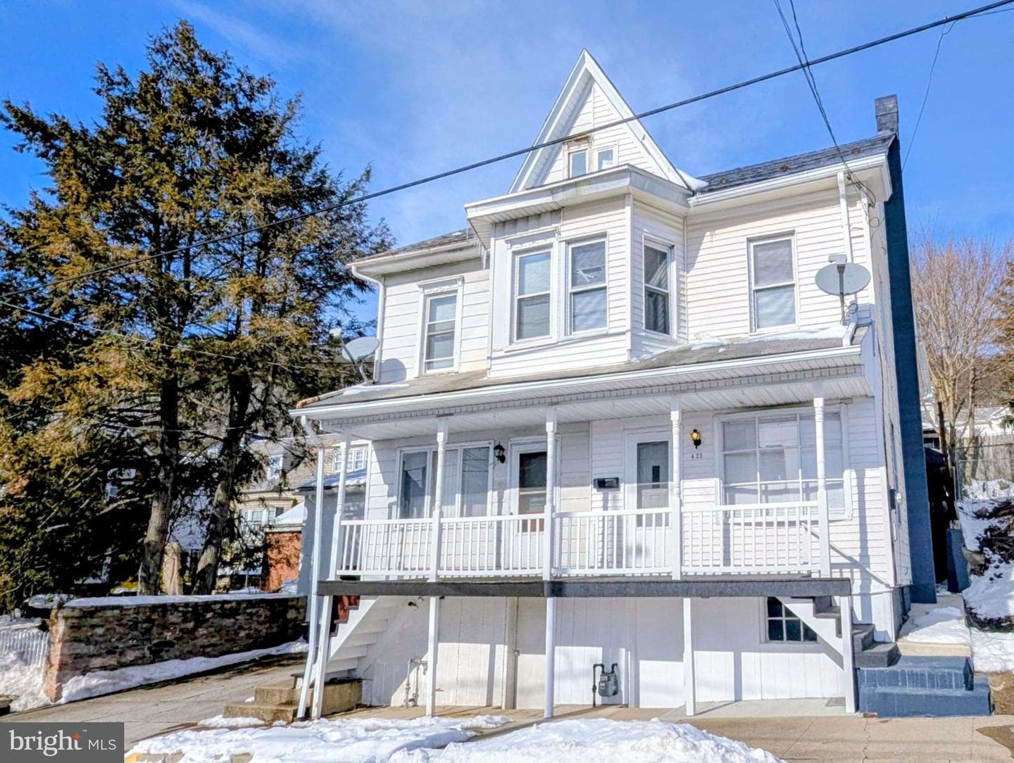423 E Dewart Street photo 1