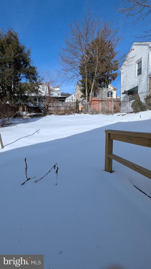 423 E Dewart Street photo 13