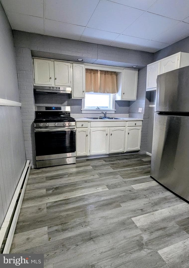 423 E Dewart Street photo 2