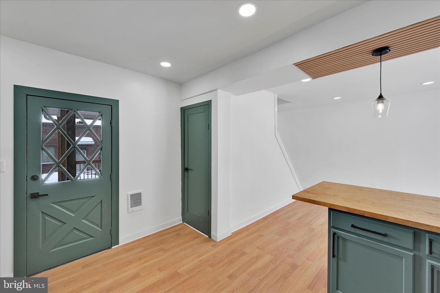 317 E Melrose Street photo 12