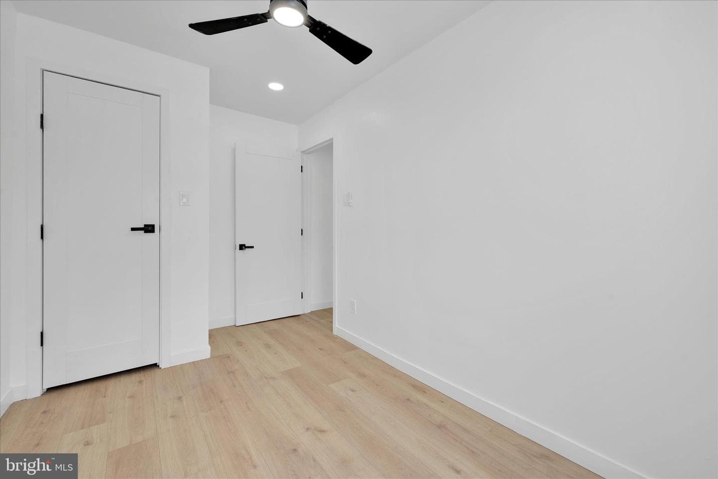 317 E Melrose Street photo 21