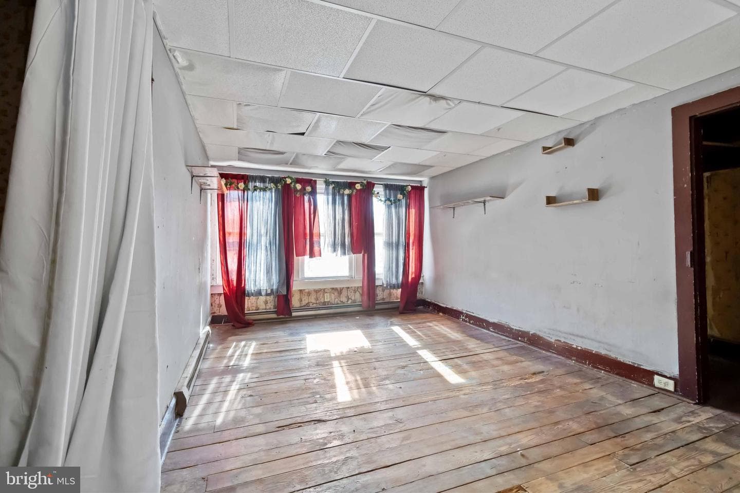 11 W Commerce St photo 20