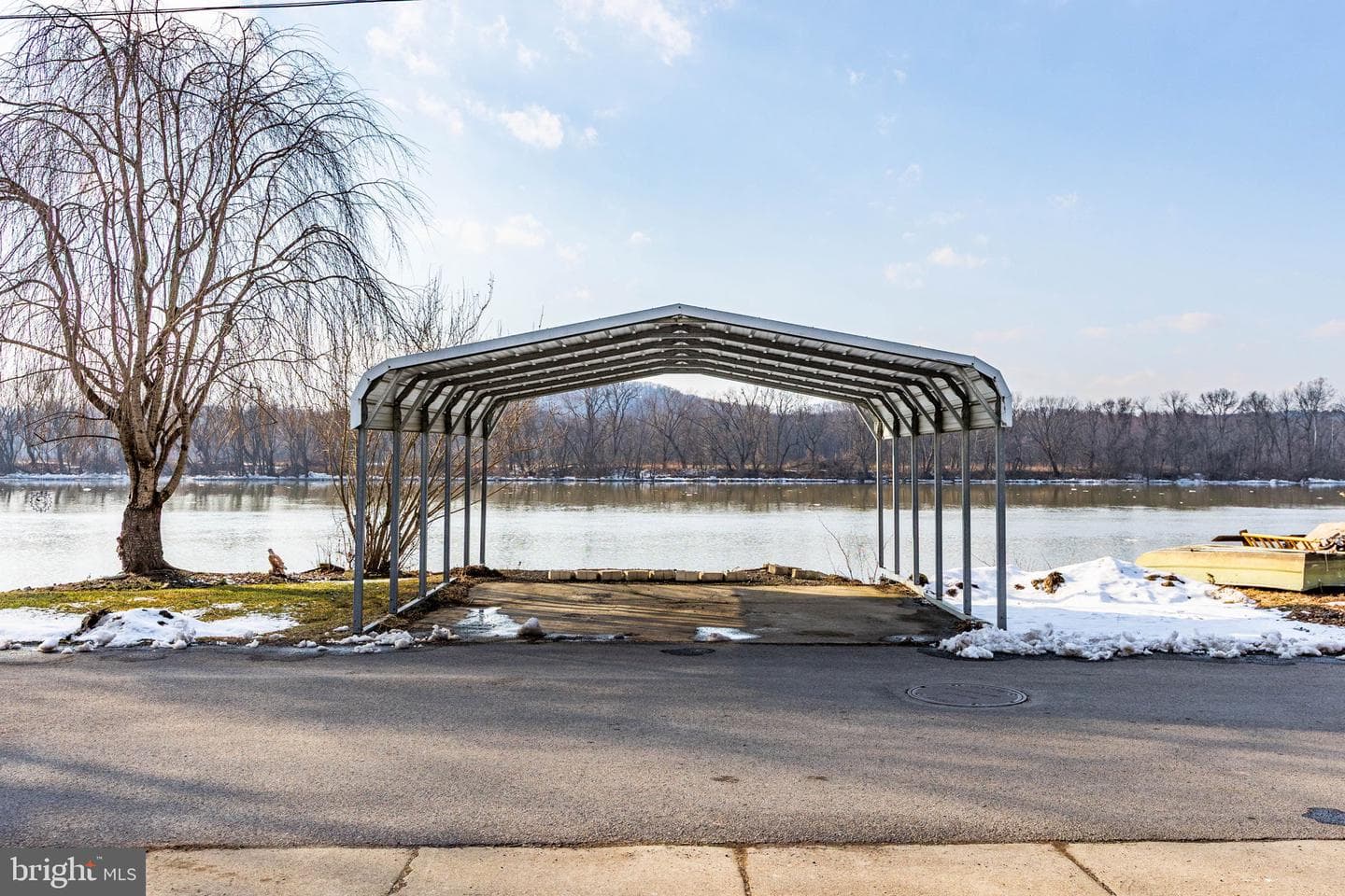 250 Riverside Lane photo 4