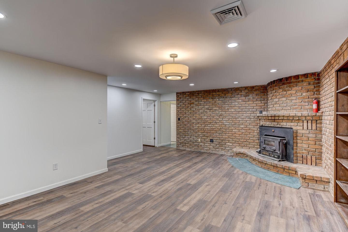 148 Penn Avenue photo 16