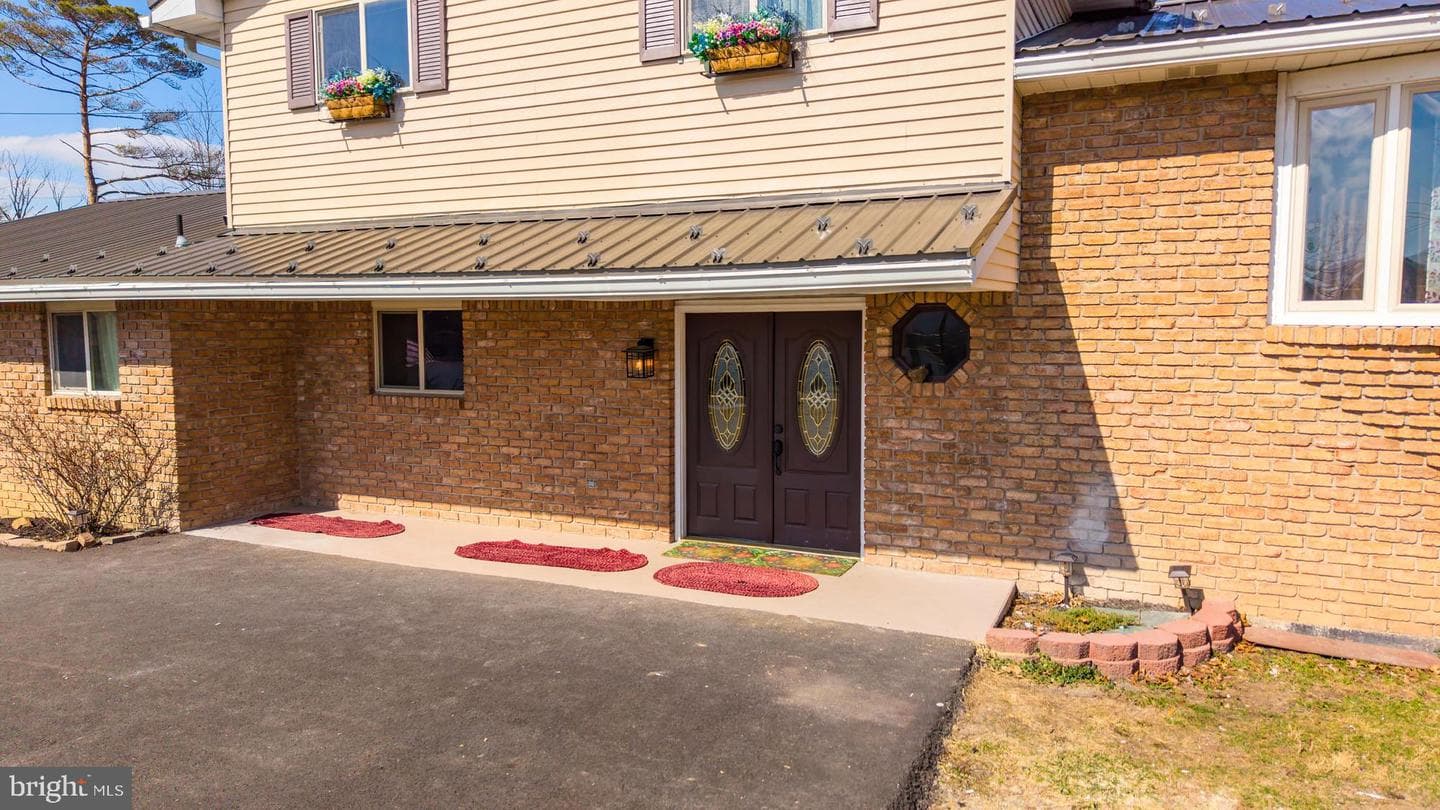 148 Penn Avenue photo 5