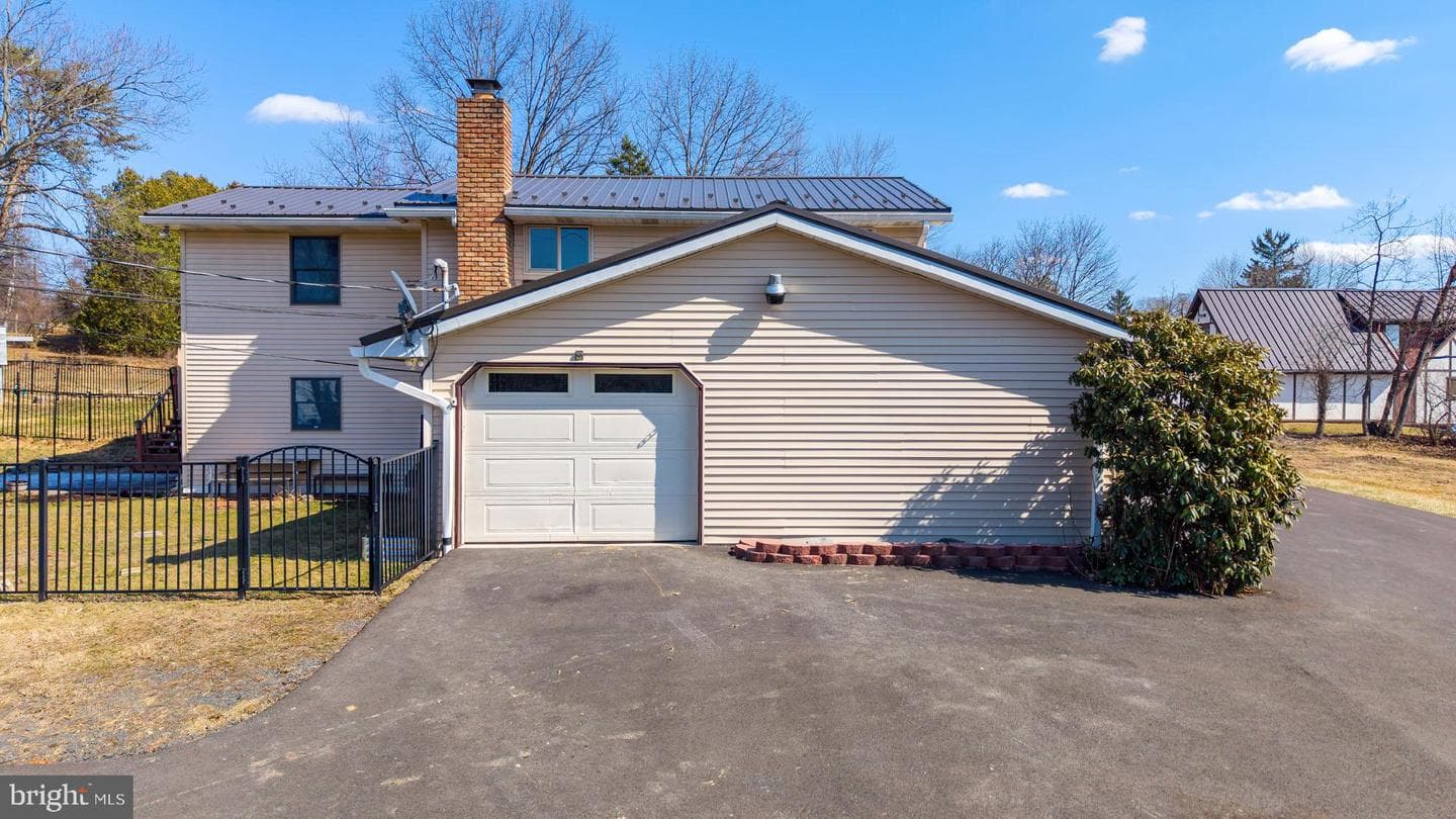 148 Penn Avenue photo 6