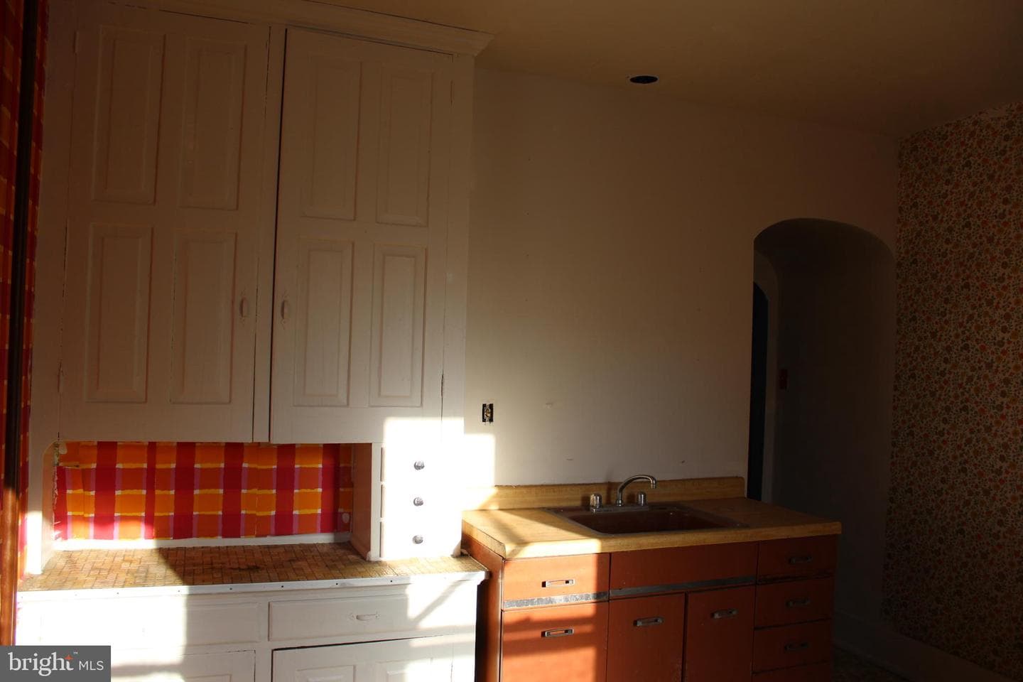8 N Locust Street photo 9