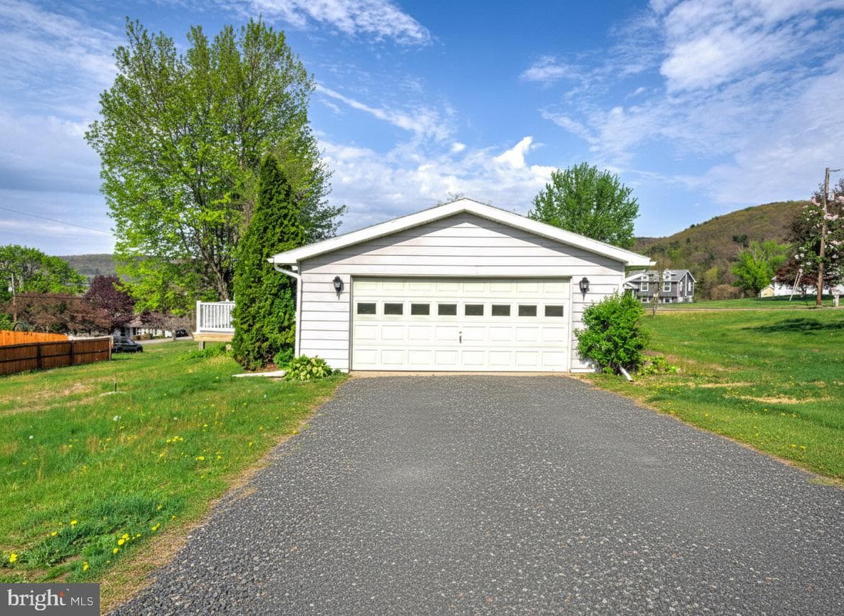 211 Birchwyn Drive photo 27