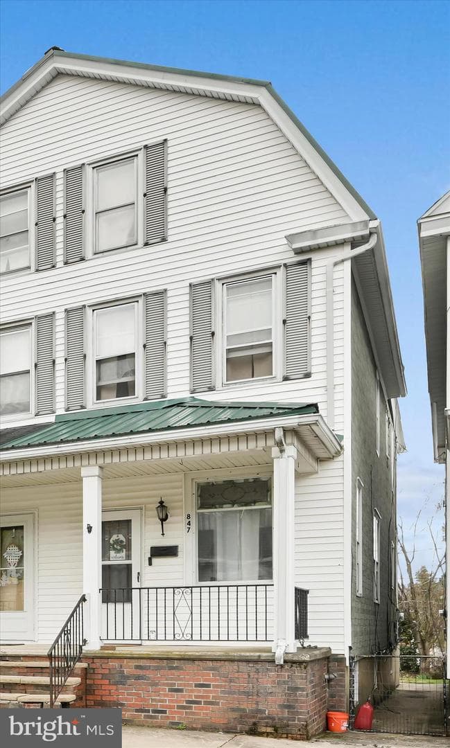 847 Pine Street photo 3