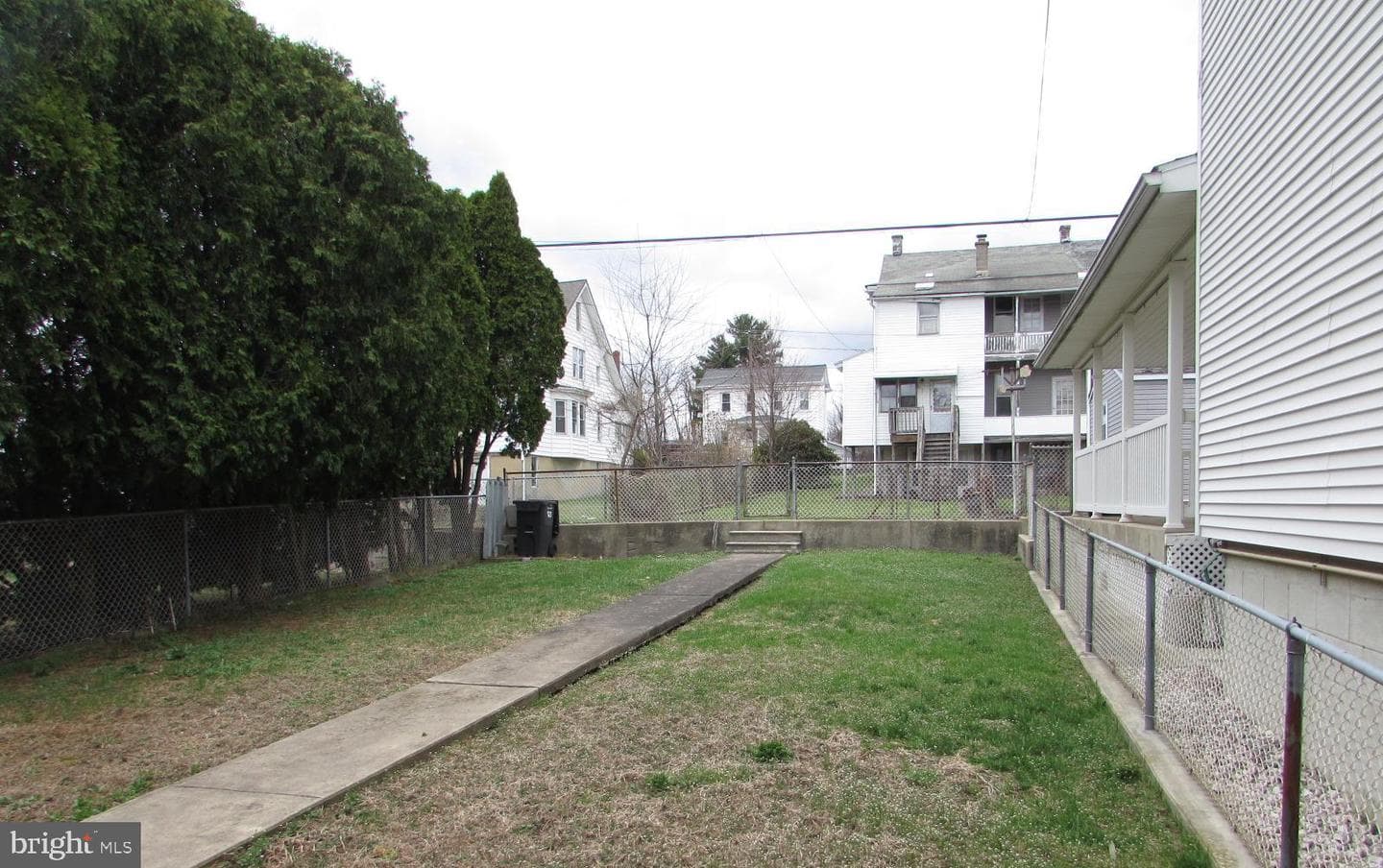 437 E Melrose St photo 3