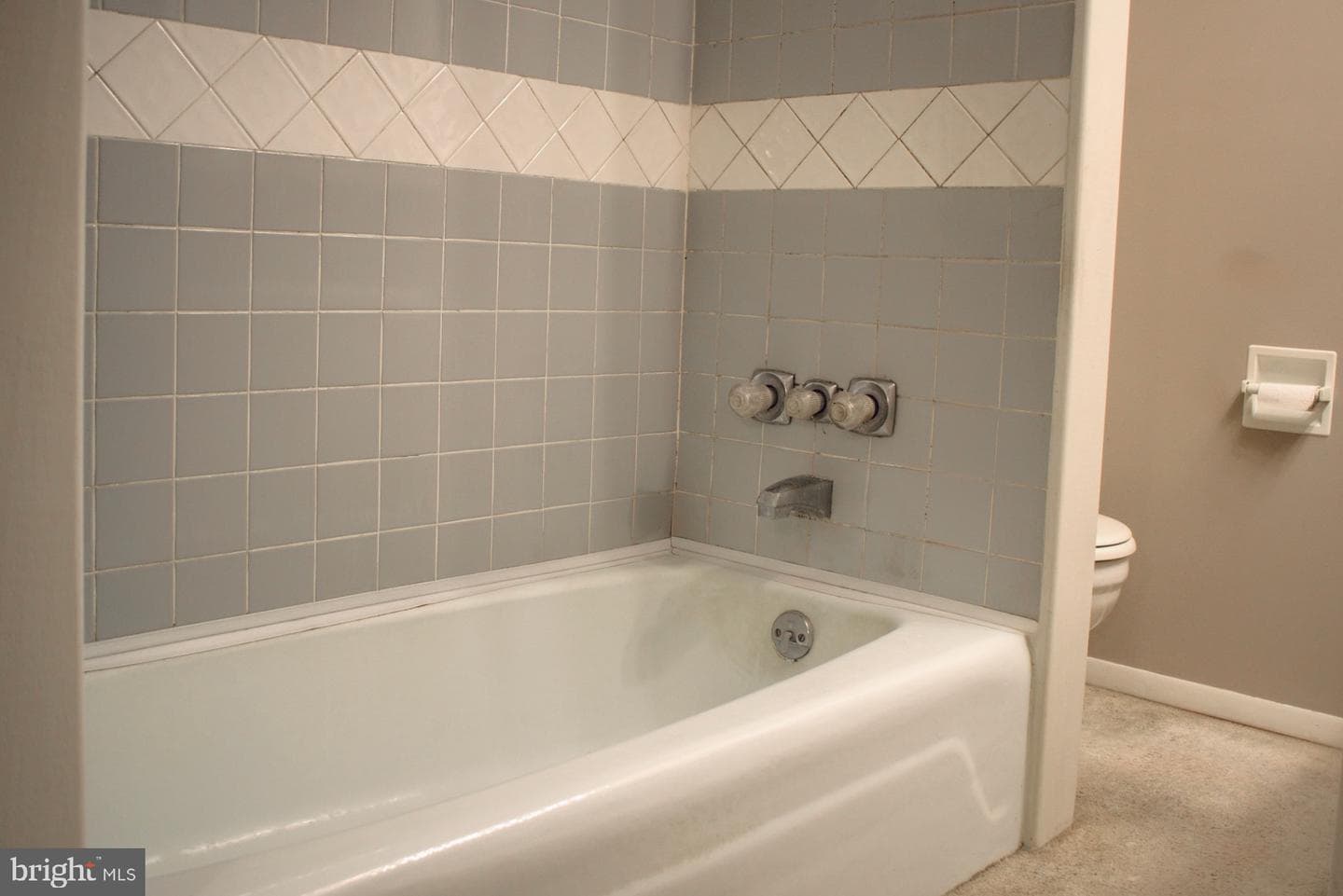 143 S Maple Street photo 9