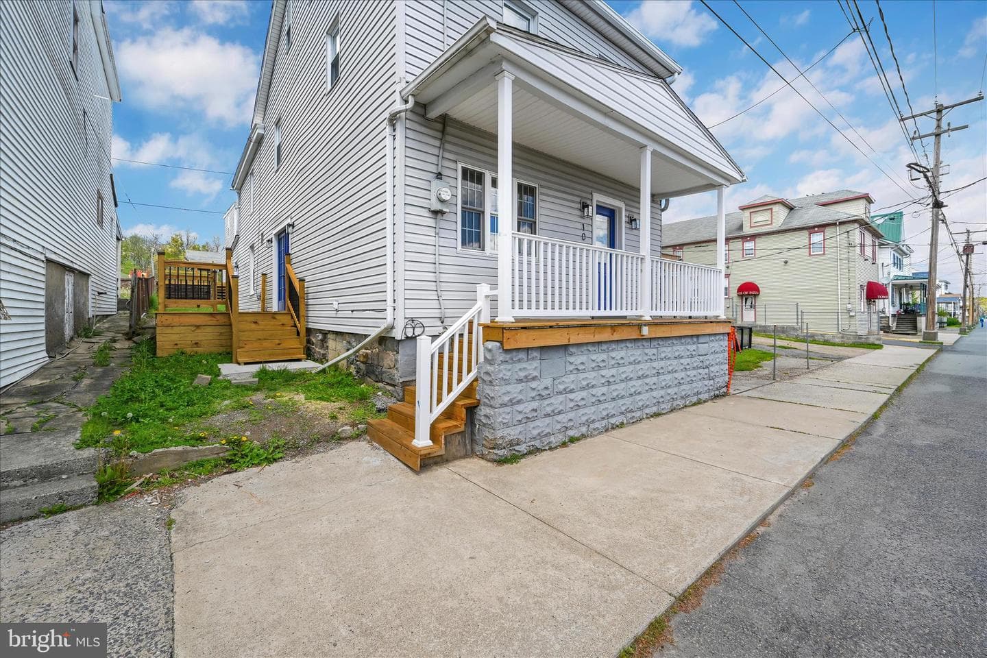 109 W North St photo 3