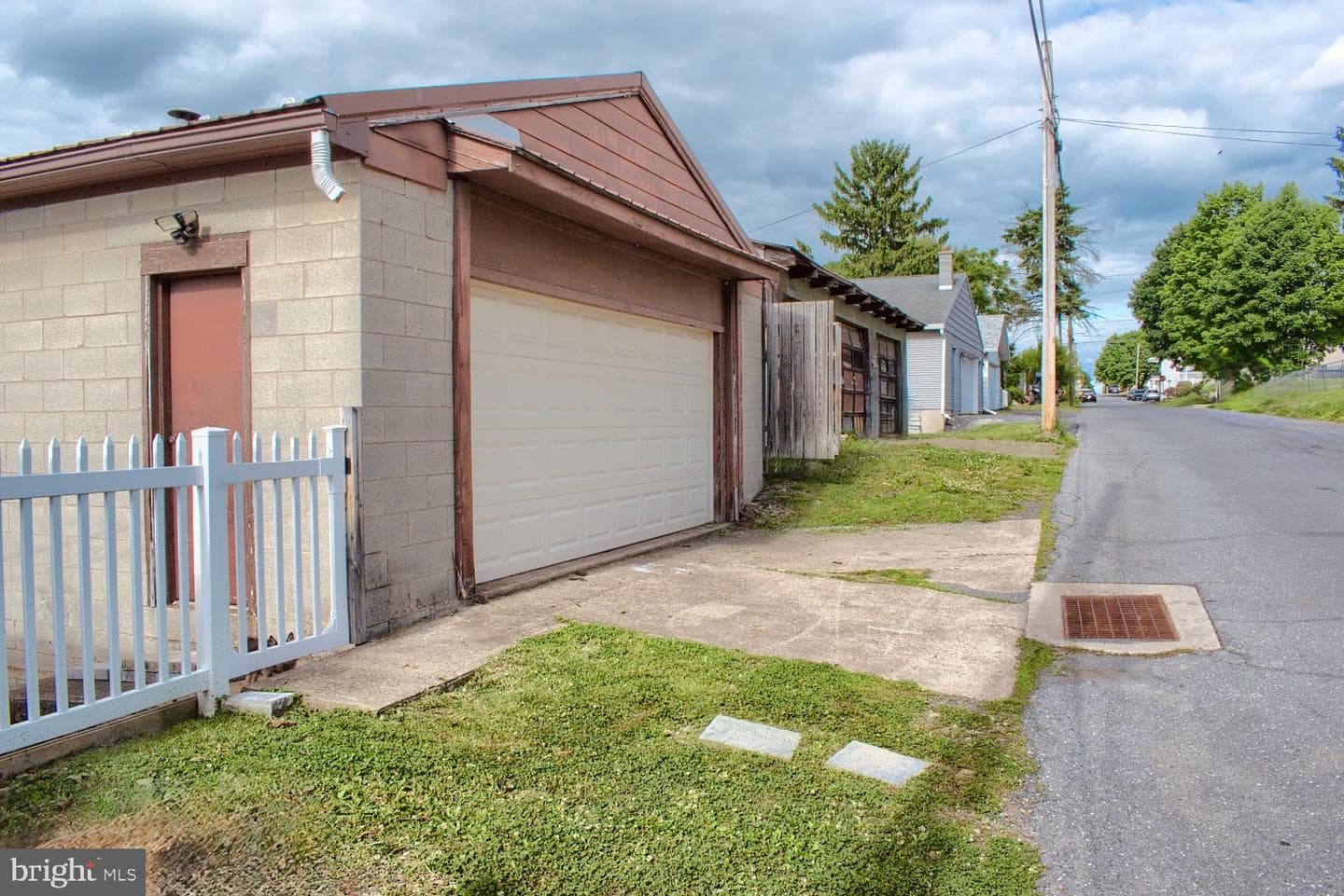 1550 Mulberry Street W photo 4