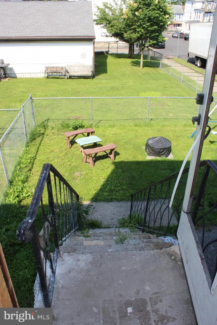 148 N Locust Street photo 7