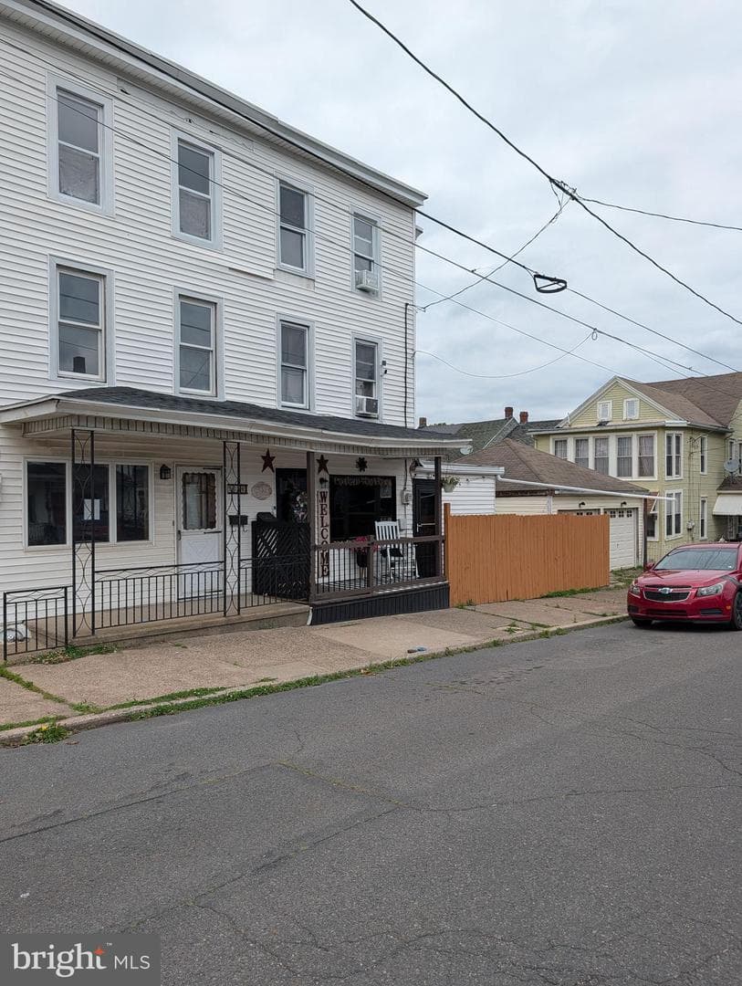 331 E 3rd Street photo 3