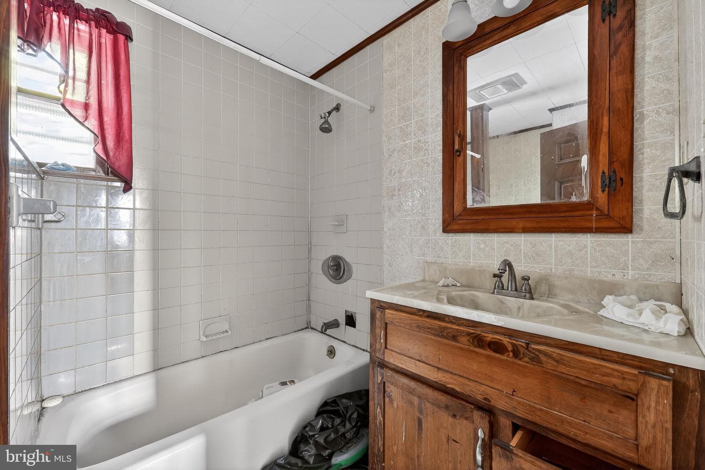 726 E Dewart Street photo 39