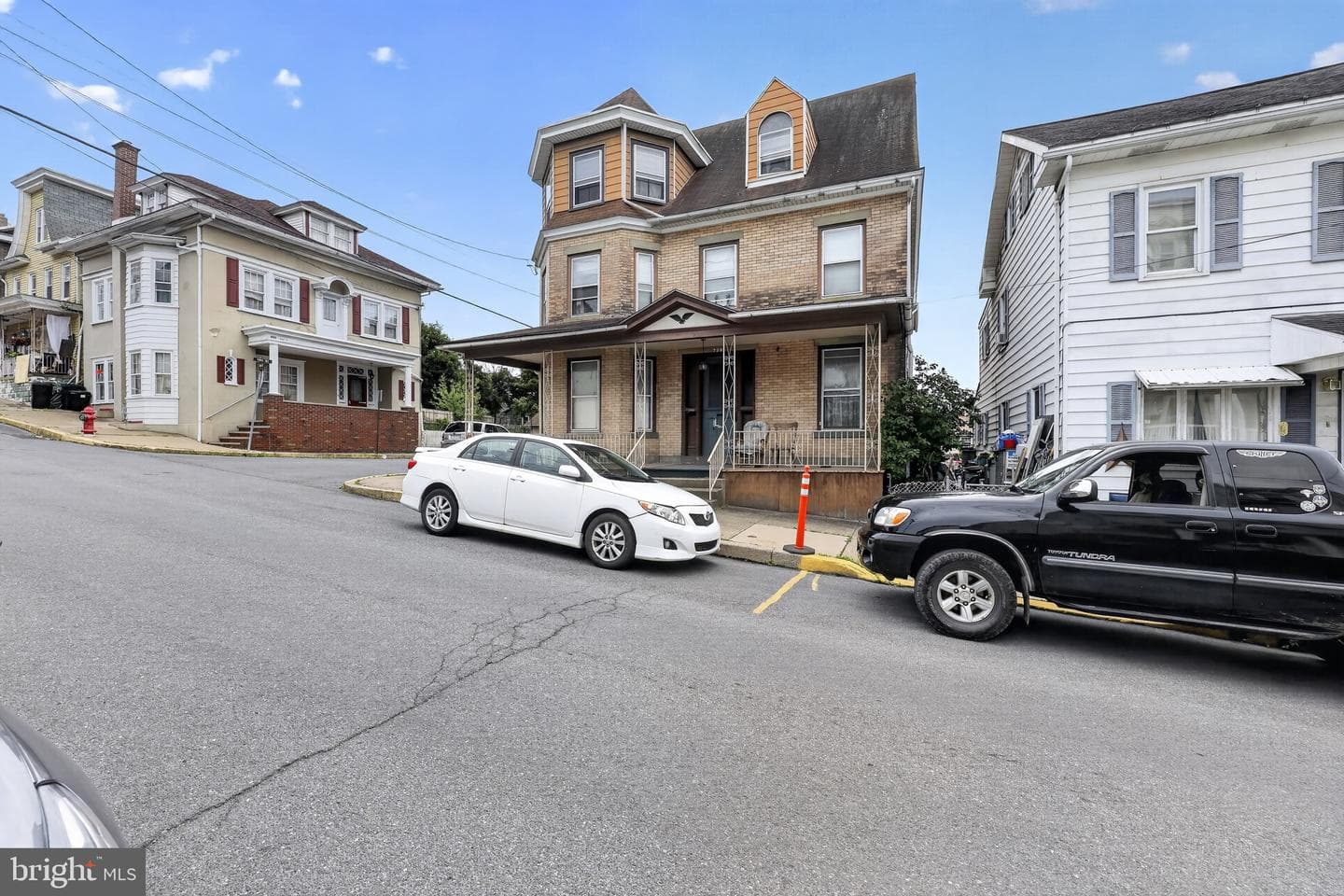 726 E Dewart Street photo 4