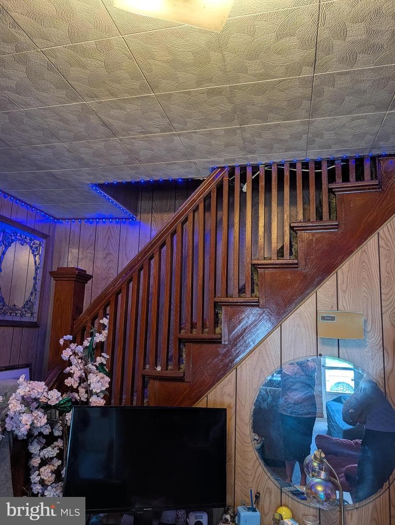 812 W 5th Street photo 3