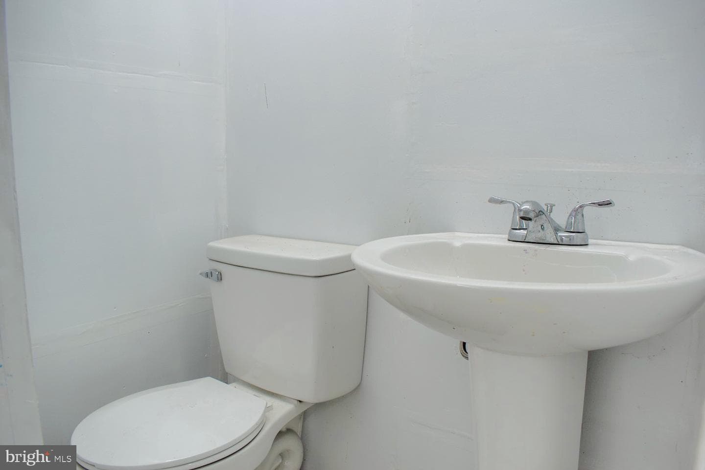 27 Sheridan Street N photo 16