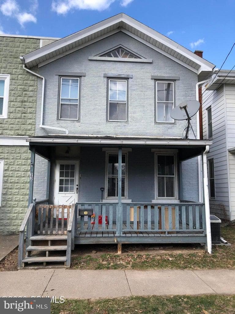 123 Center Street, Milton