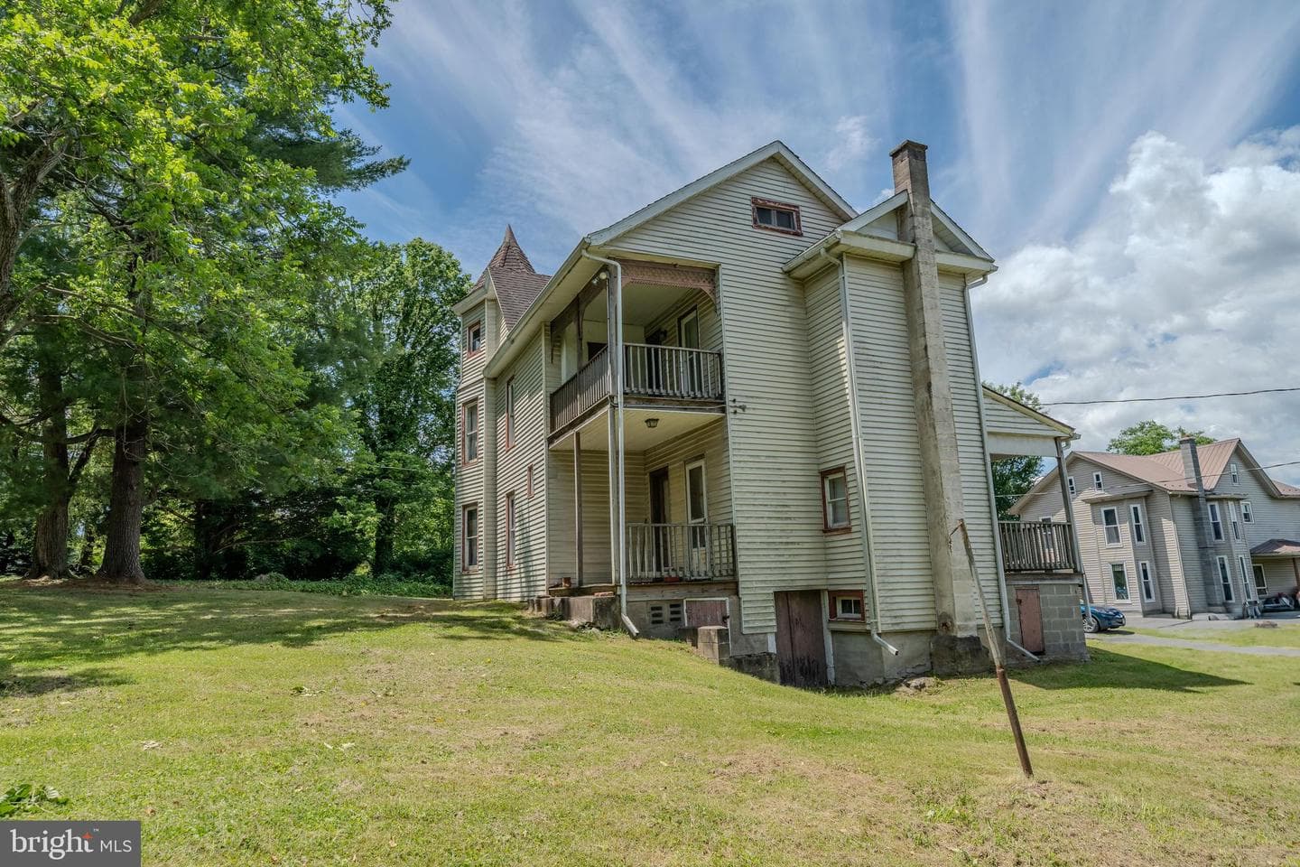 205 Sunbury Street photo 8