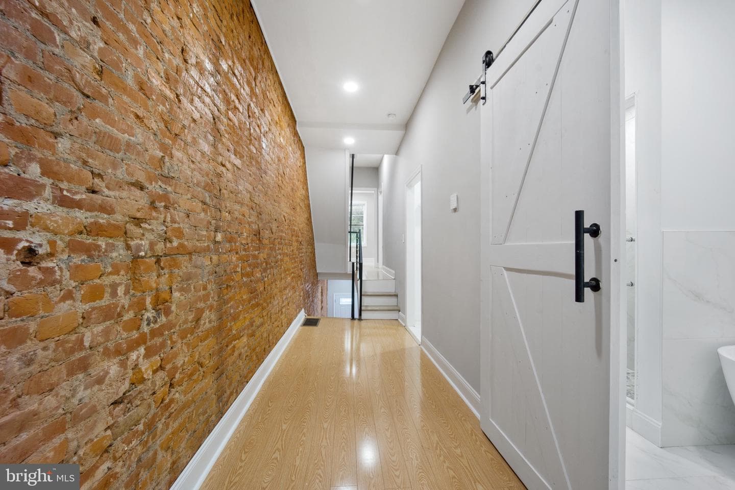 2051 W Oxford Street photo 12