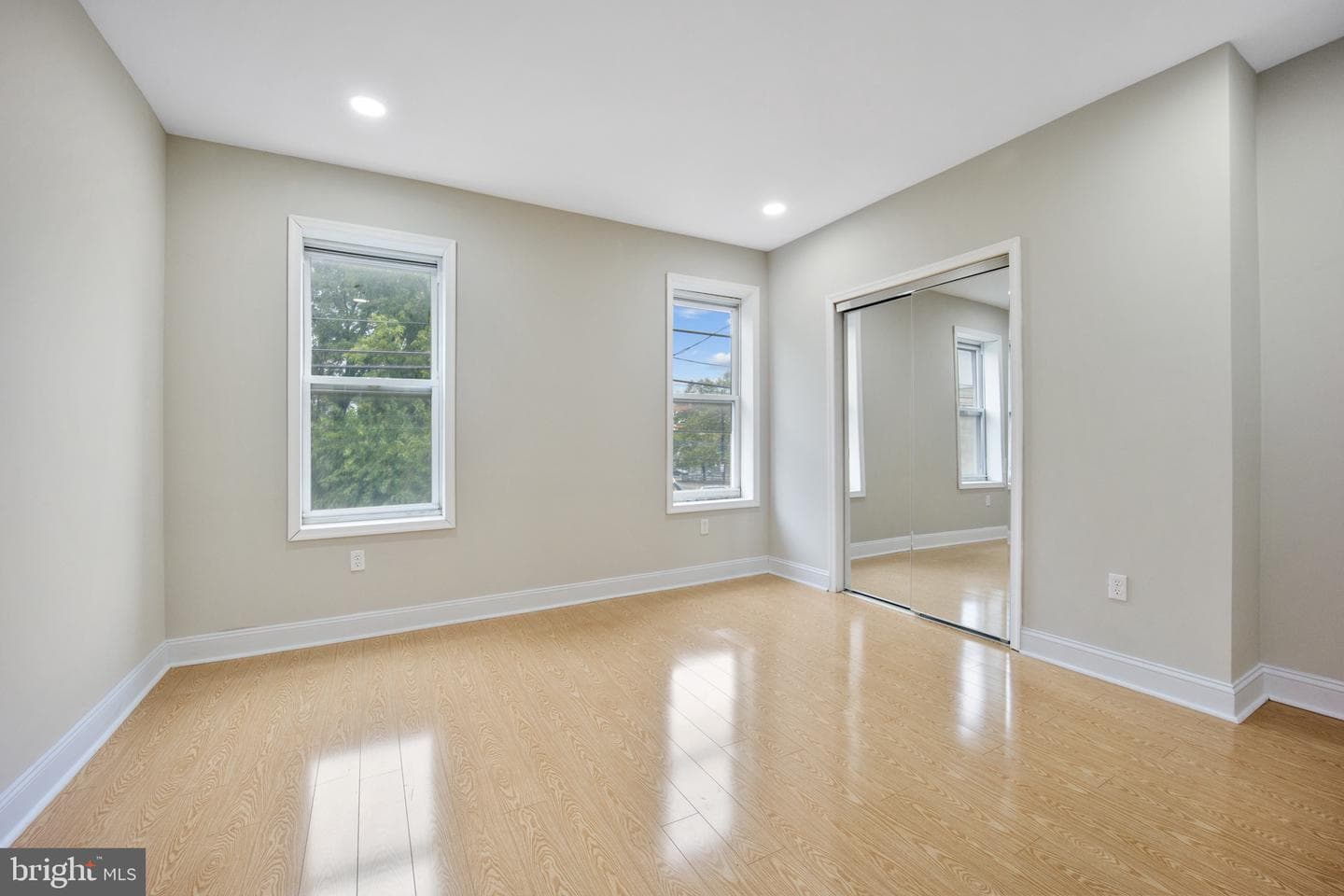 2051 W Oxford Street photo 13