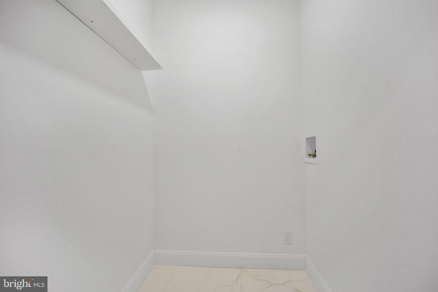 2051 W Oxford Street photo 17
