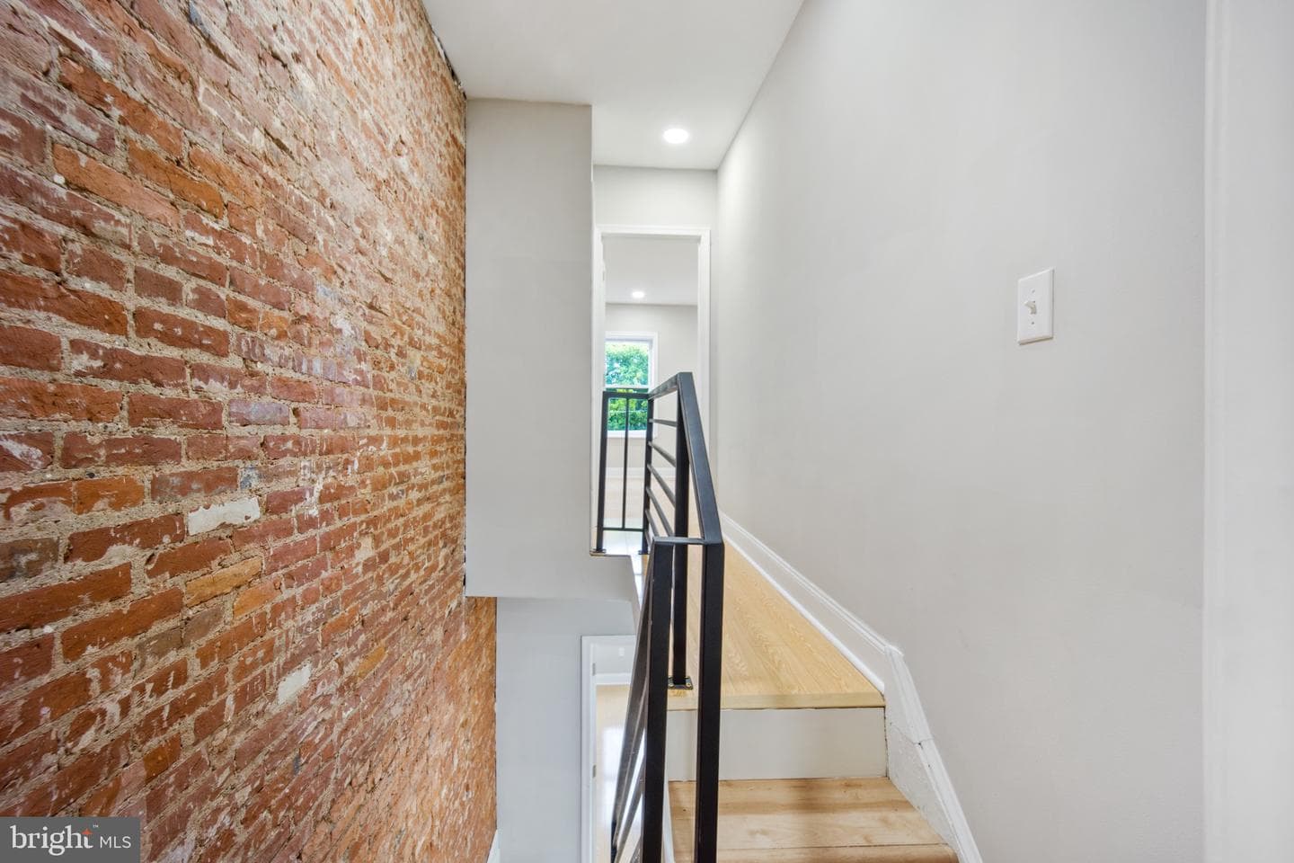 2051 W Oxford Street photo 21