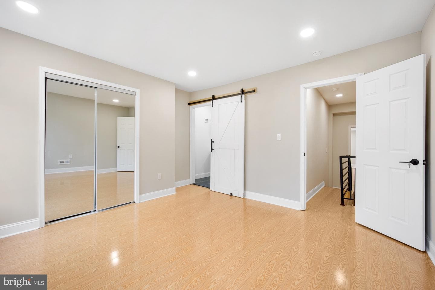 2051 W Oxford Street photo 26