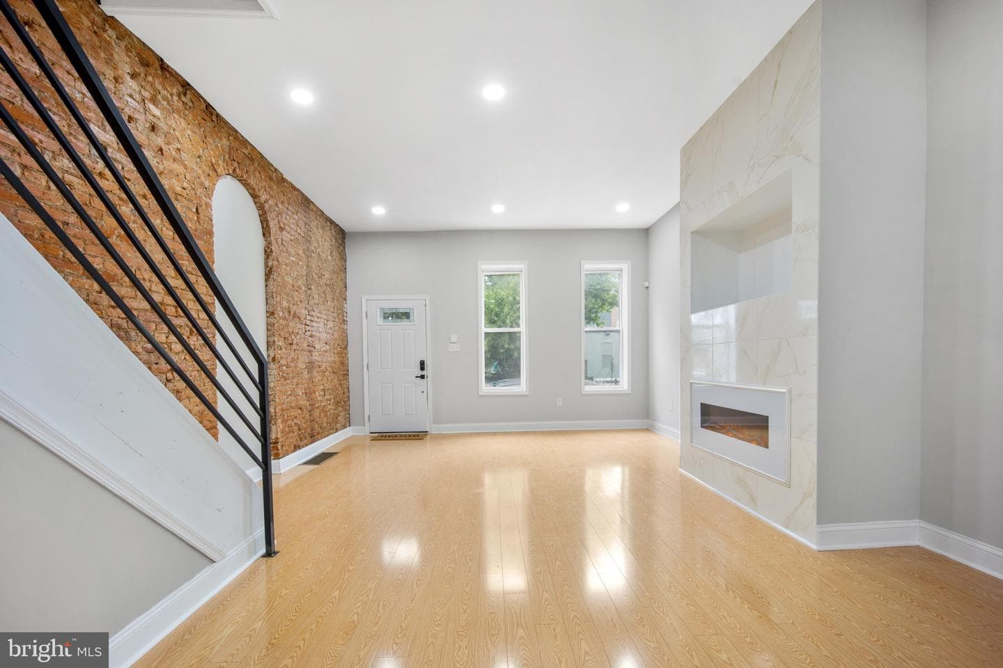 2051 W Oxford Street photo 3