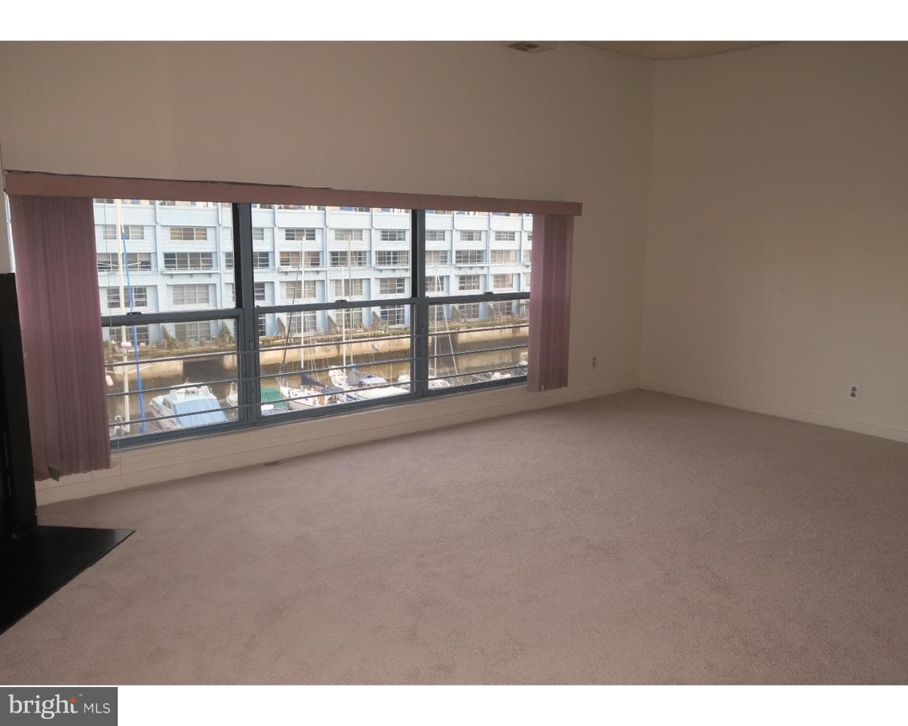 3 N Columbus Blvd # 405
