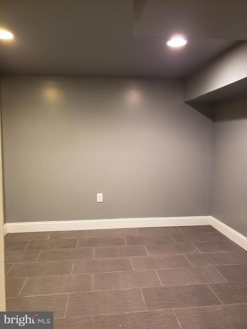 2050 E Cambria Street photo 9