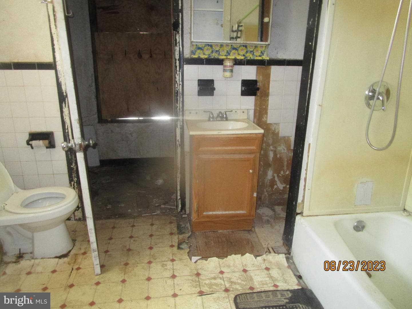 2010 E Cumberland Street photo 8