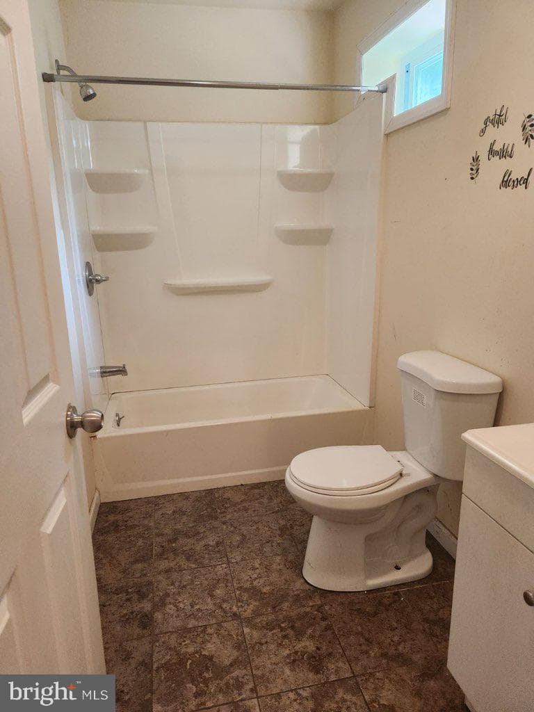 1824 E Madison Street photo 4