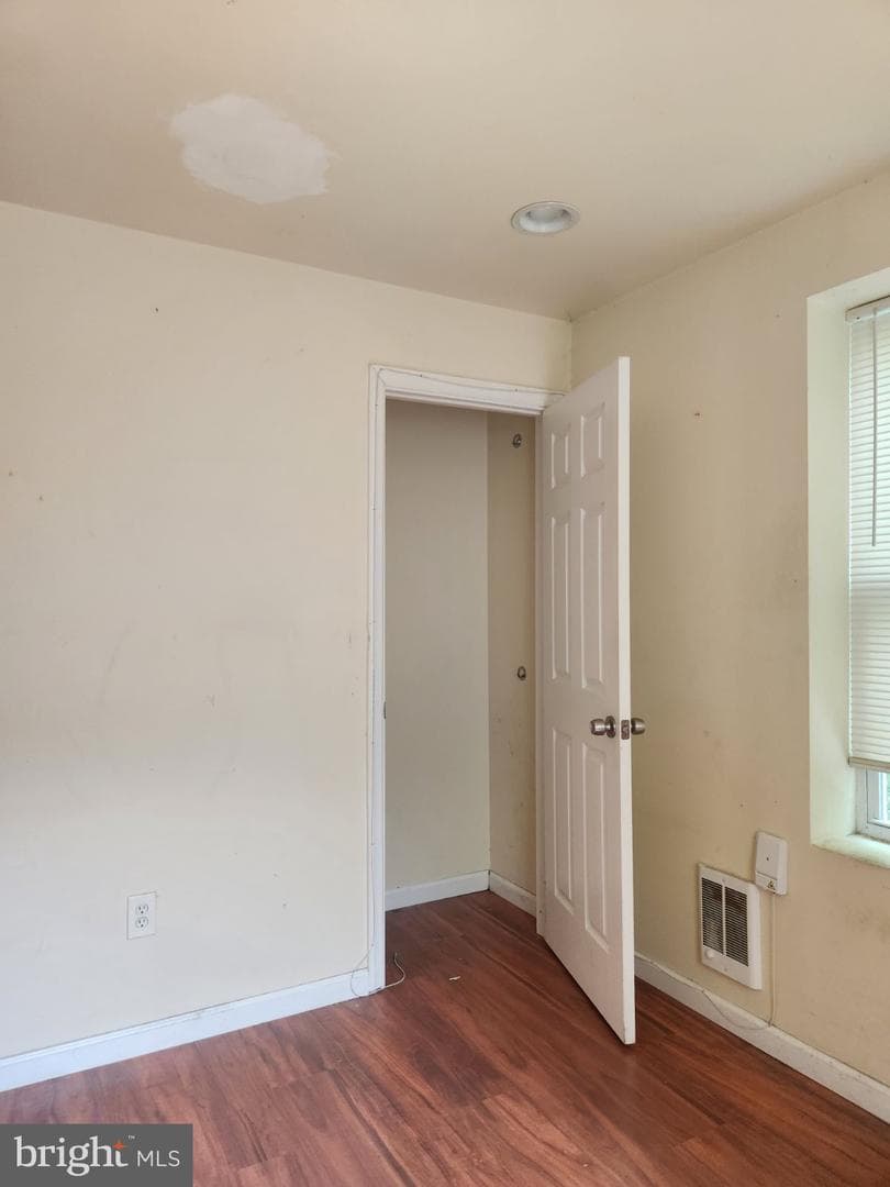 1824 E Madison Street photo 5