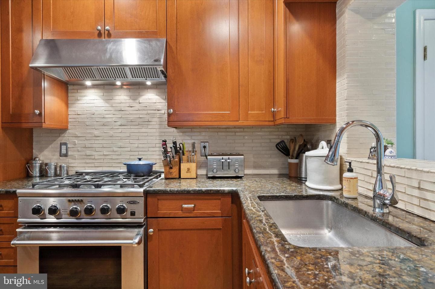 2032 Cherry Street photo 12