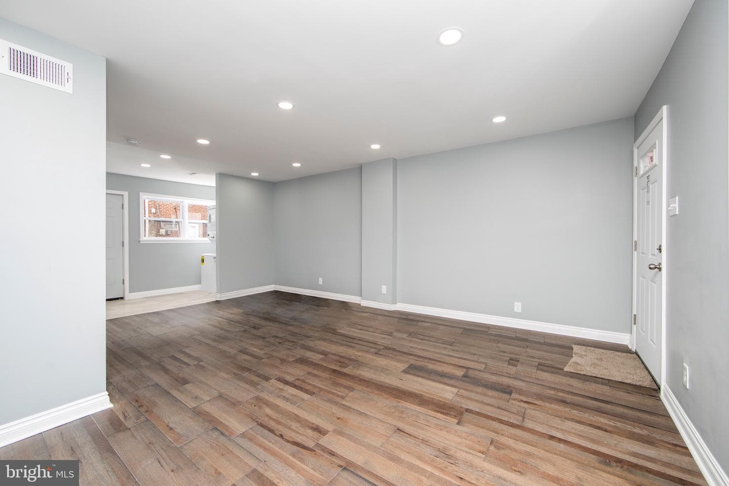 6484 Lensen Street photo 2