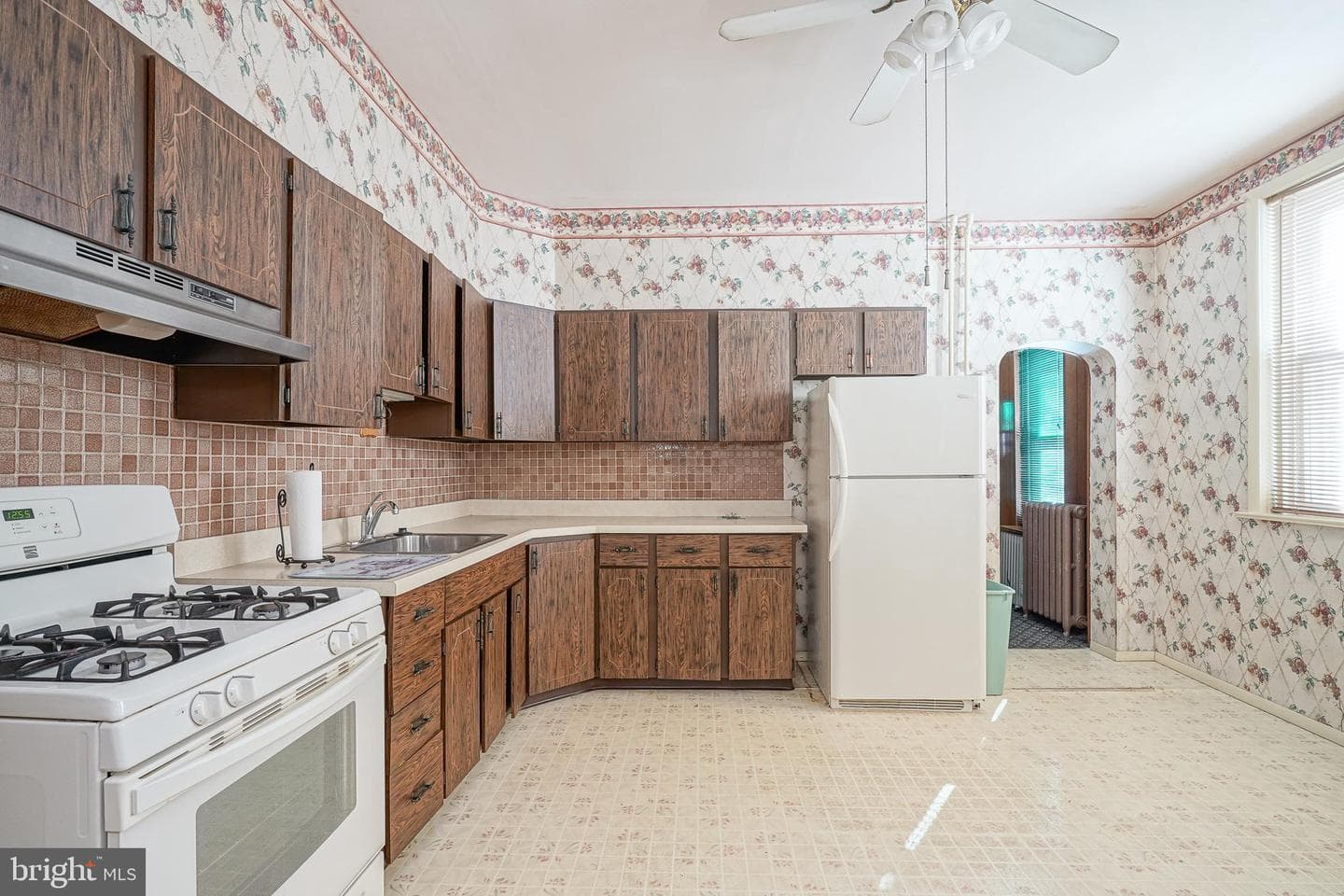 4489 E Thompson Street photo 11