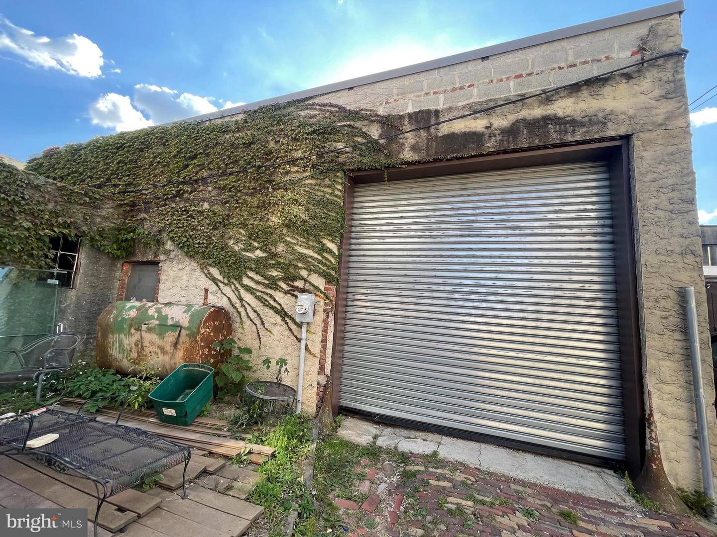 2550 E Monmouth Street photo 10